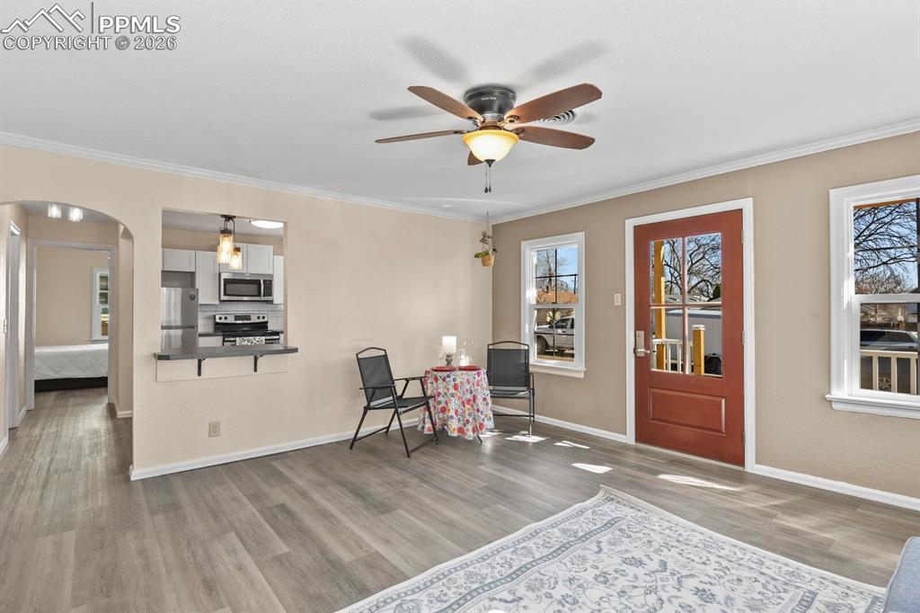 Image 5 of 20: Entry