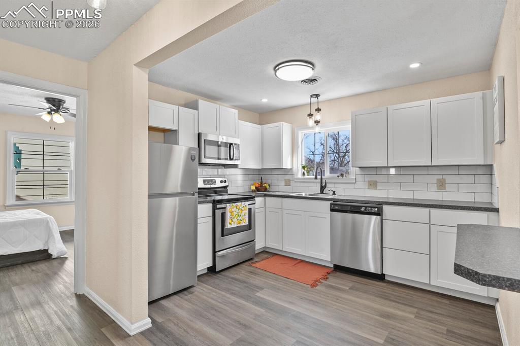 Image 8 of 20: Kitchen