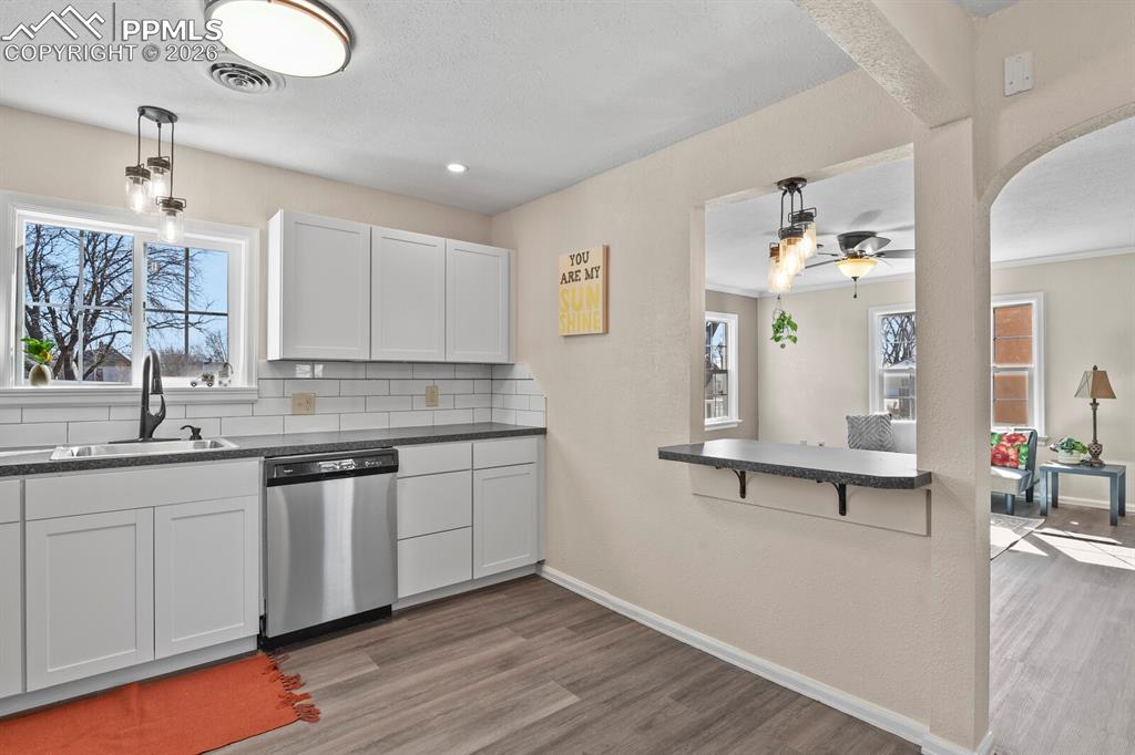 Image 9 of 20: Kitchen