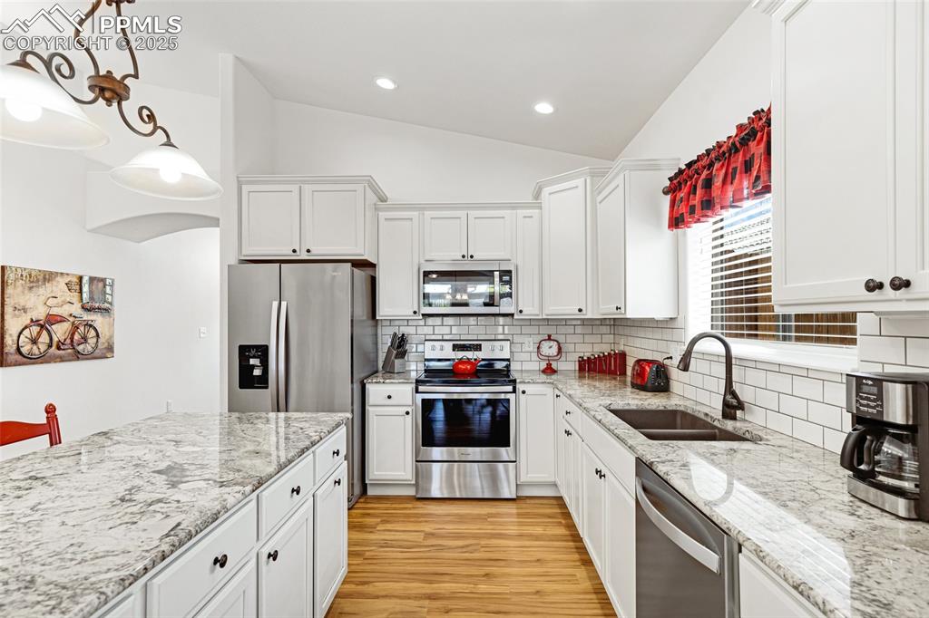 Image 12 of 41: Granite countertops 