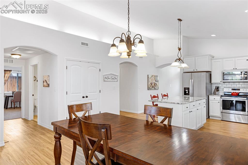 Image 15 of 41: Dining Area