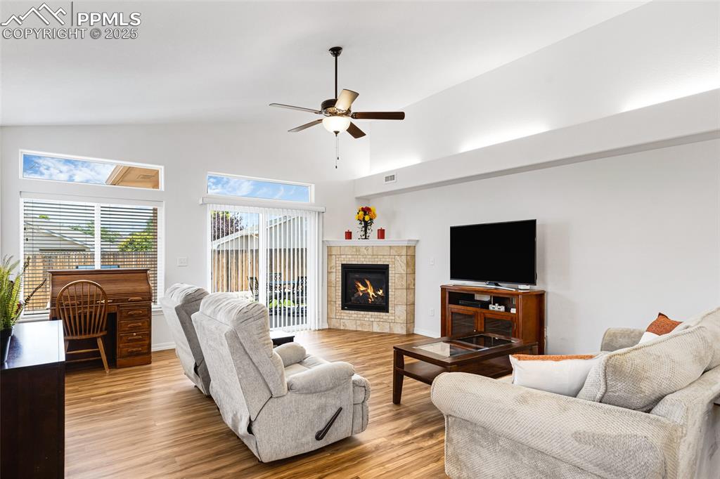 Image 16 of 41: Living Room
