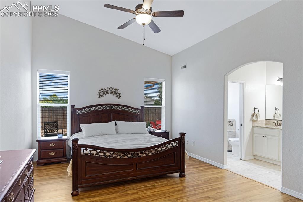 Image 20 of 41: Master bedroom 