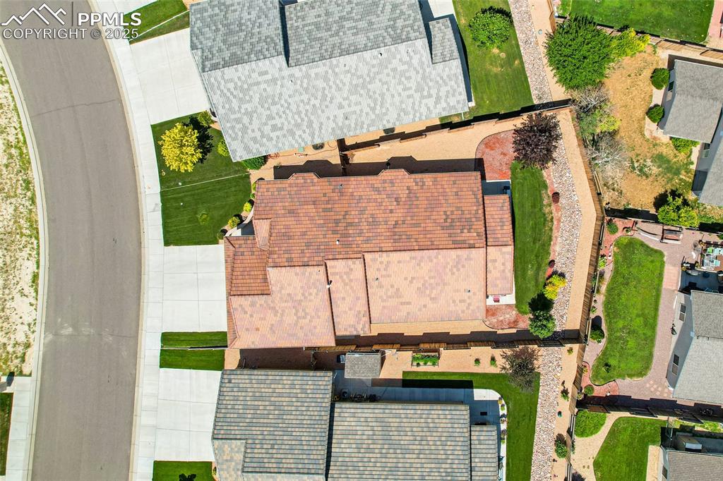 Image 40 of 41: Tile roof