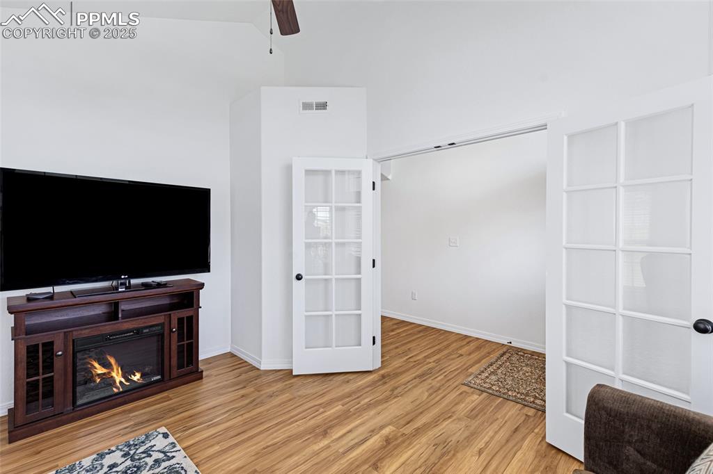 Image 9 of 41: Office