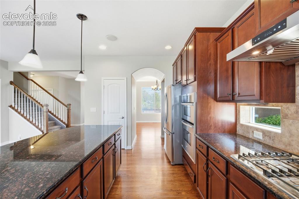 Image 19 of 49: Kitchen