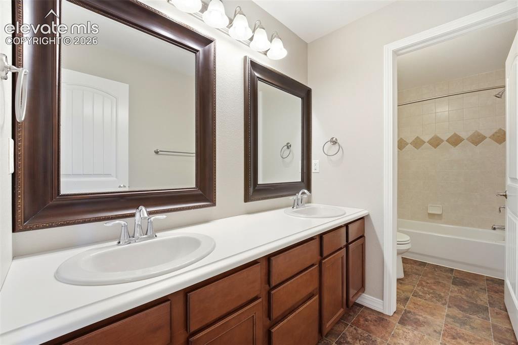 Image 39 of 49: Bathroom