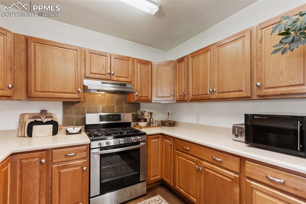 Image 17 of 37: Super clean and spotless kitchen.