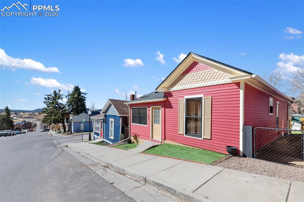 Image 2 of 37: Fresh exterior paint.