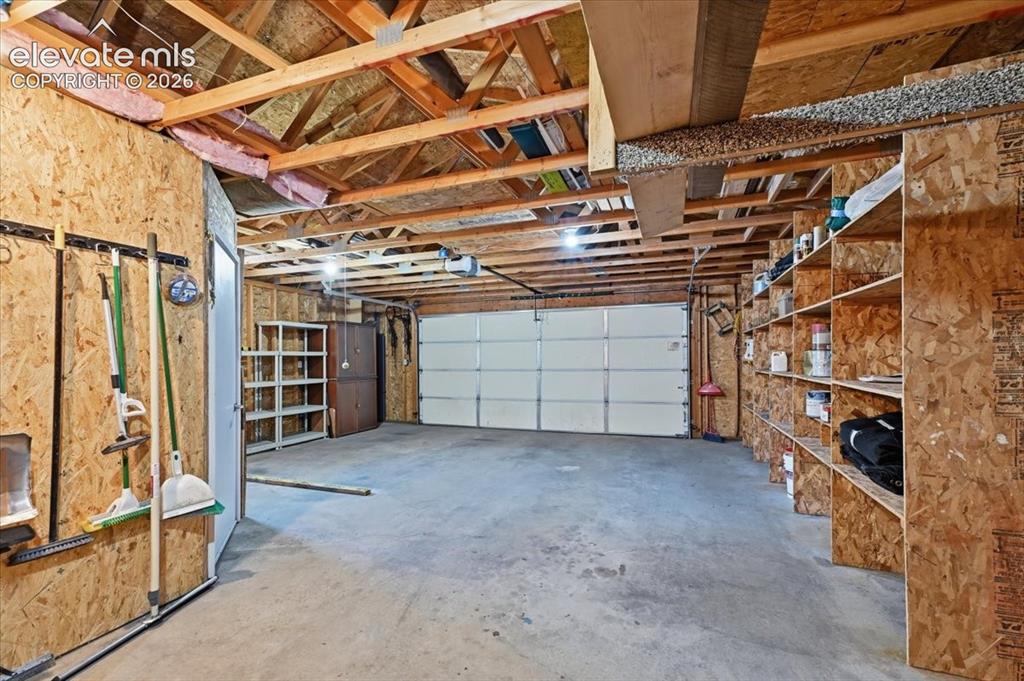 Image 14 of 43: Garage