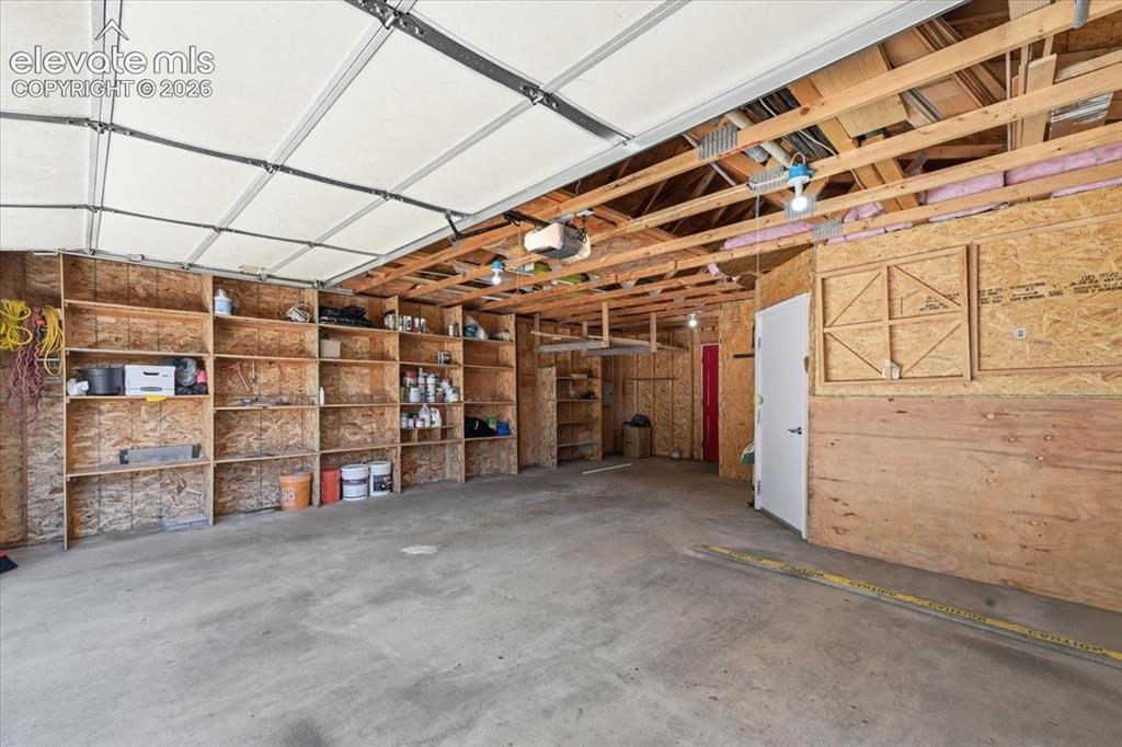Image 15 of 43: Garage