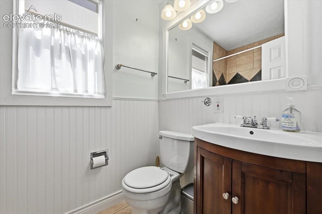 Image 22 of 43: Bathroom