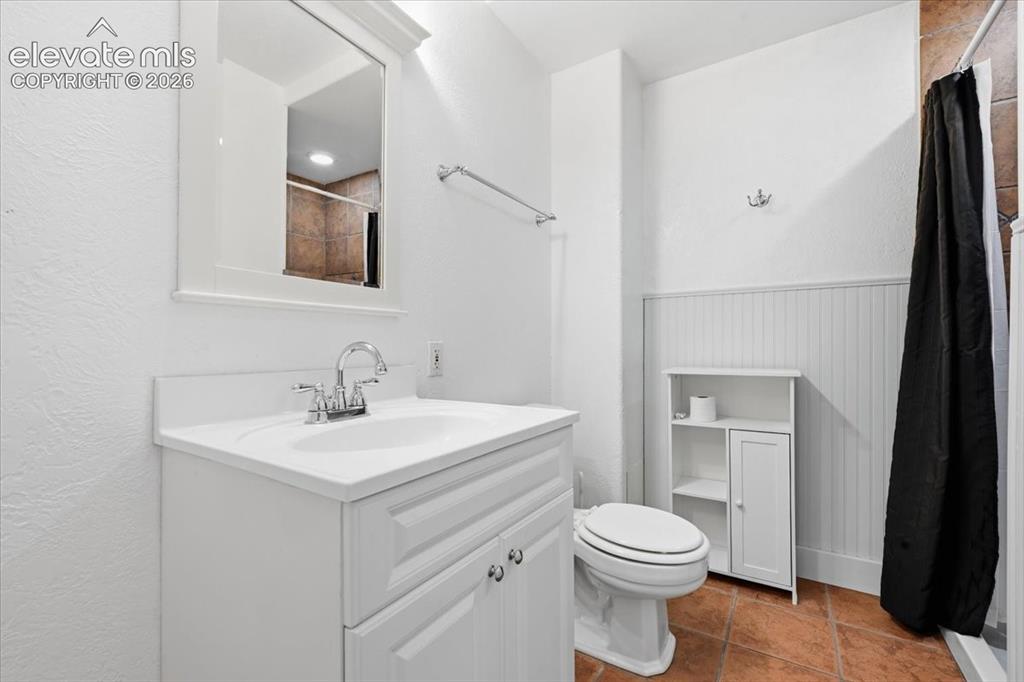 Image 39 of 43: Bathroom