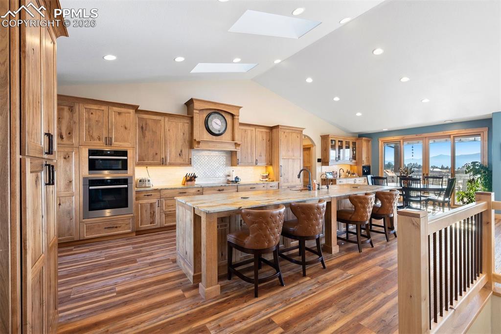 Image 11 of 50: Kitchen