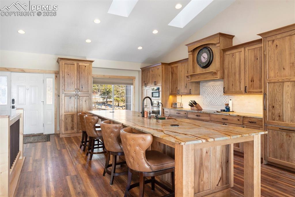 Image 13 of 50: Kitchen