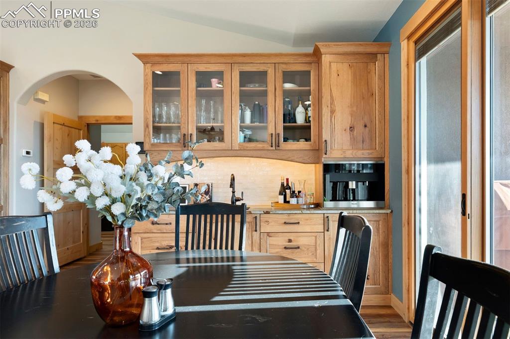 Image 17 of 50: Dining Area