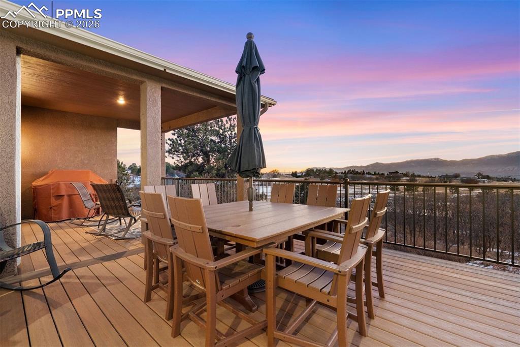 Image 24 of 50: Deck