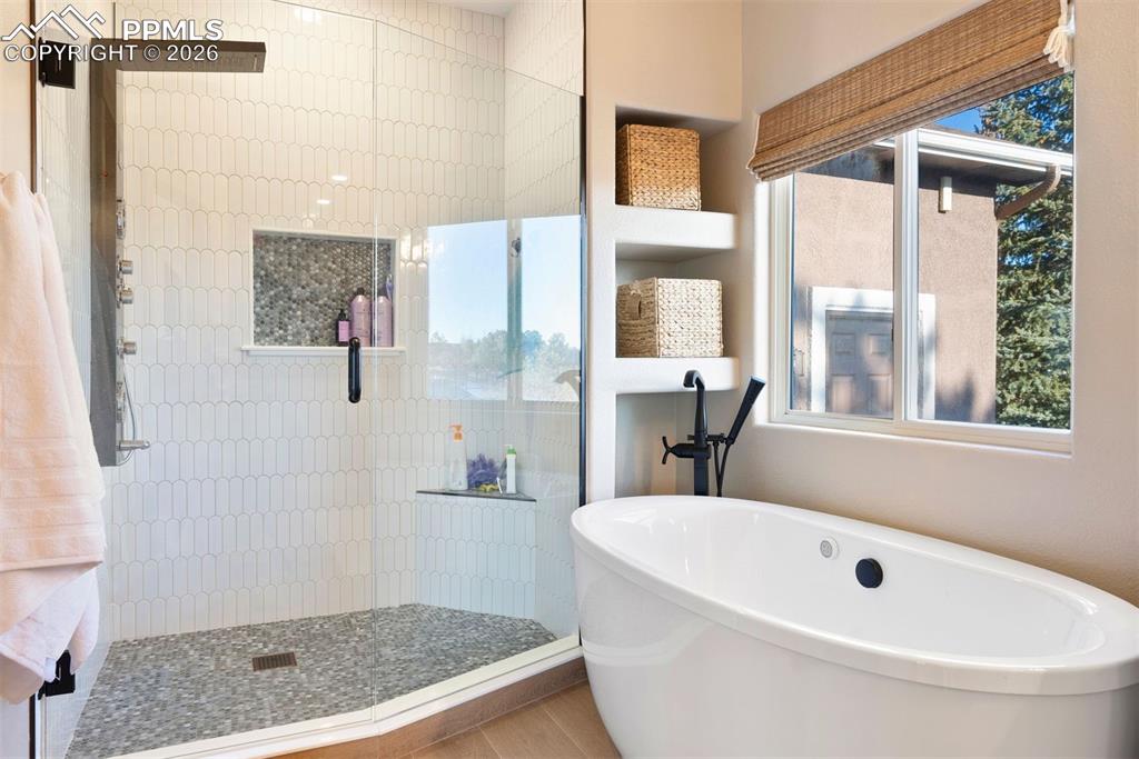 Image 27 of 50: Bathroom