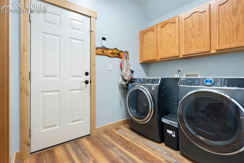 Image 30 of 50: Laundry