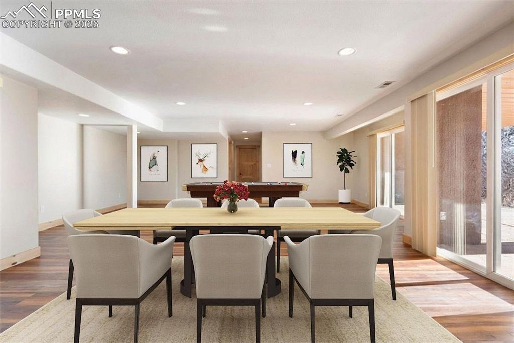 Image 32 of 50: Dining Area