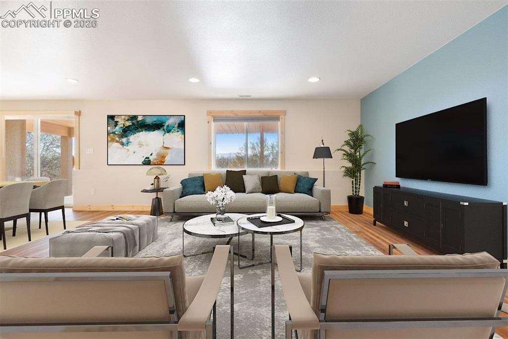 Image 34 of 50: Living Room