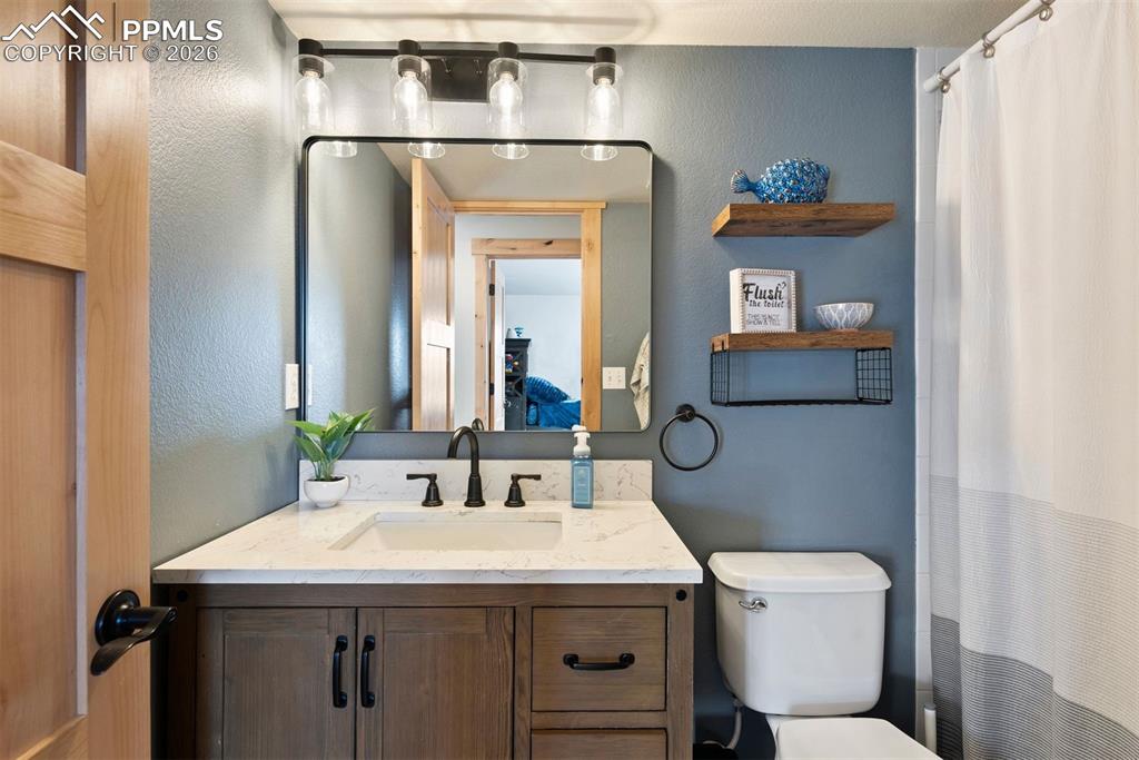 Image 35 of 50: Bathroom