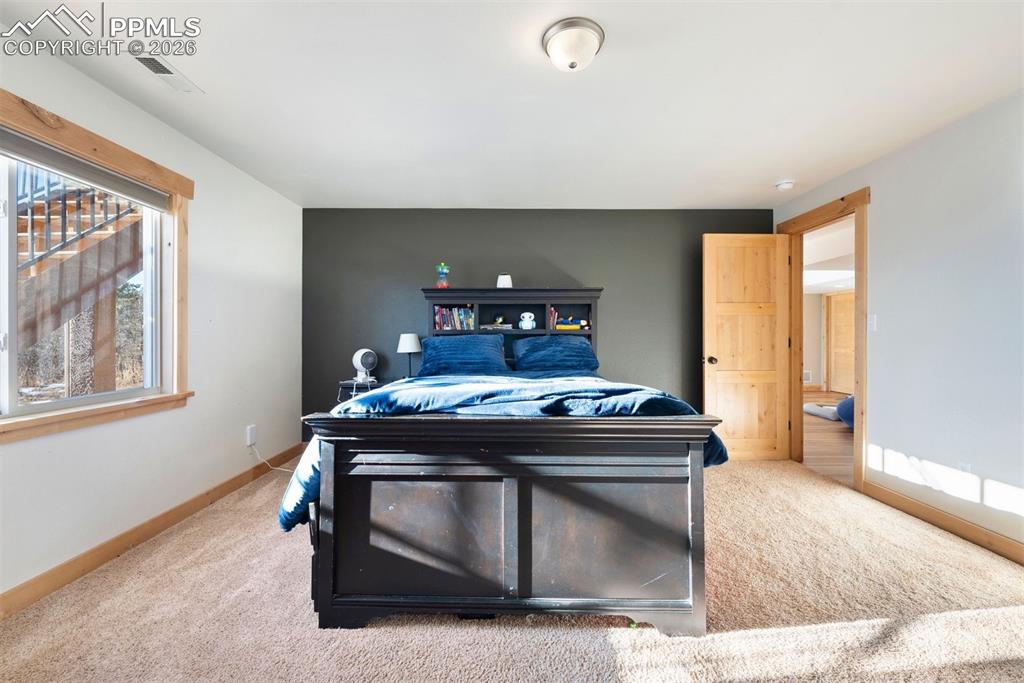 Image 36 of 50: Bedroom