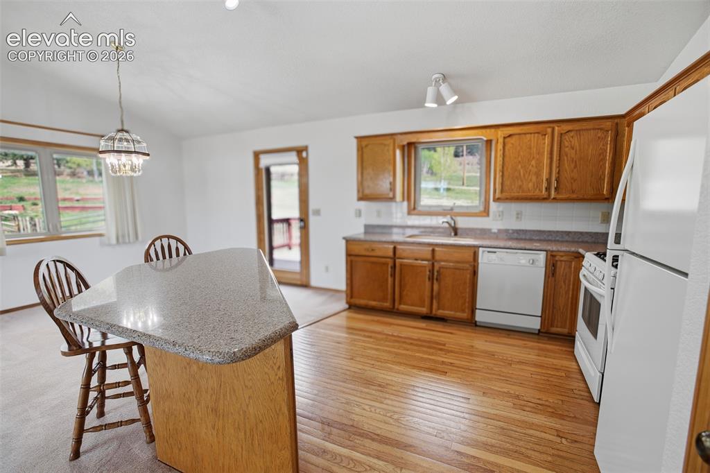 Image 8 of 36: Kitchen