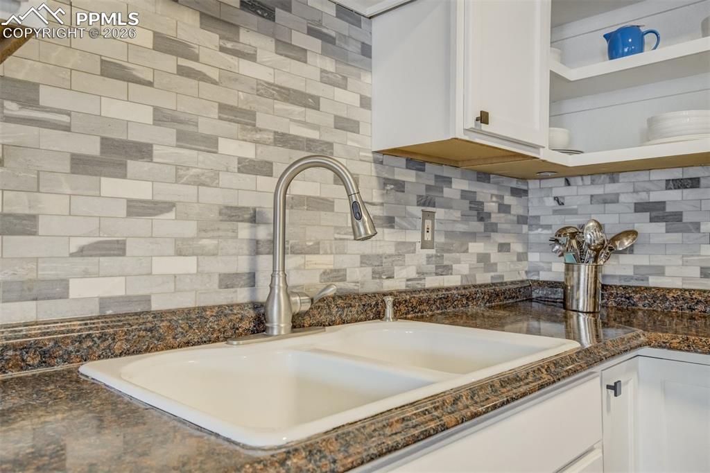 Image 11 of 44: Kitchen