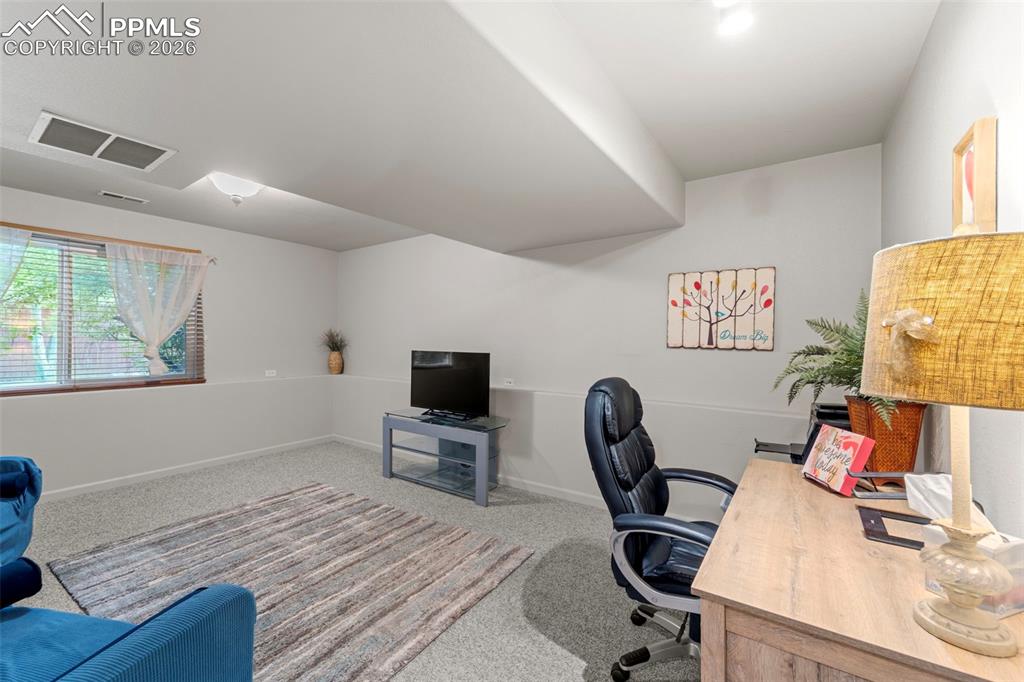 Image 23 of 36: Family Room