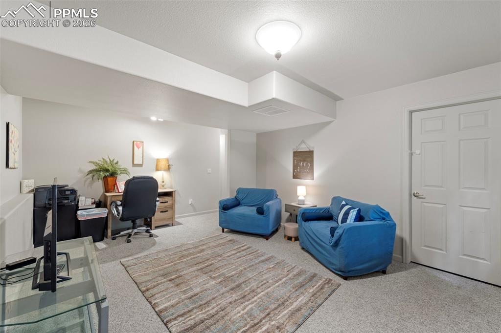 Image 24 of 36: Family Room