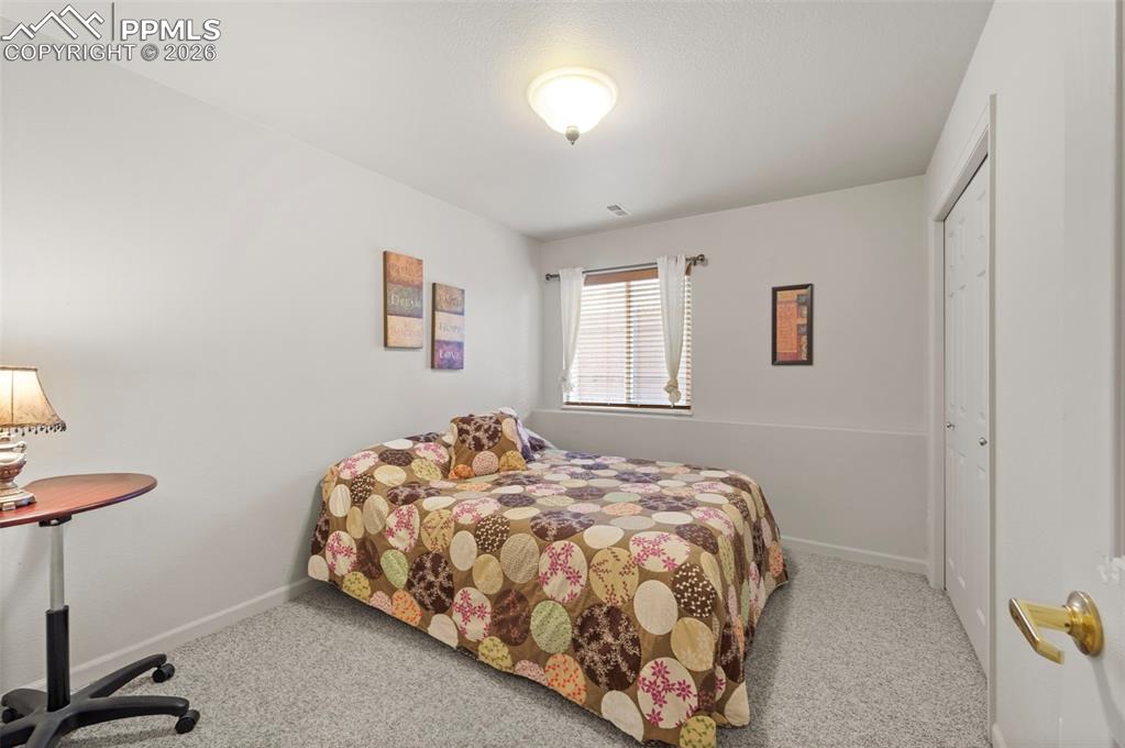 Image 25 of 36: Bedroom