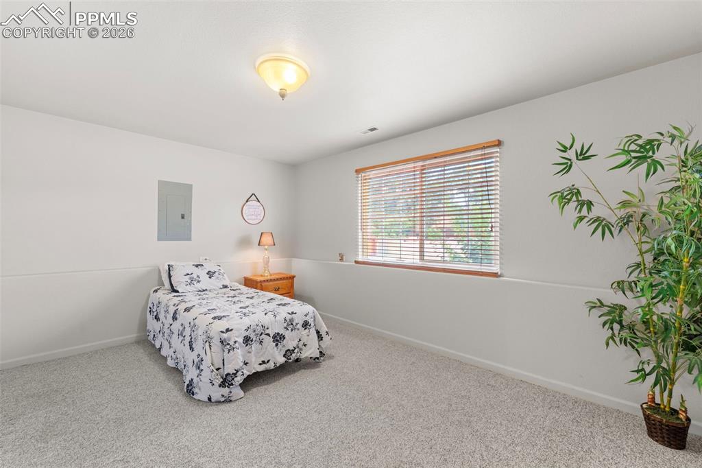 Image 26 of 36: Bedroom