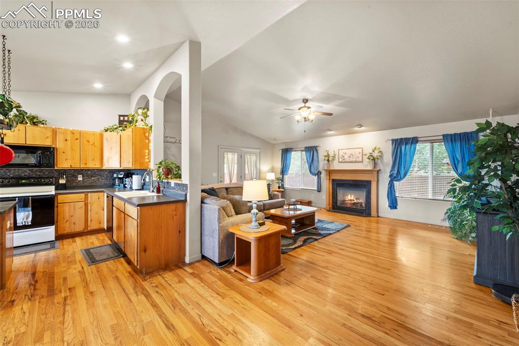 Image 5 of 36: Kitchen