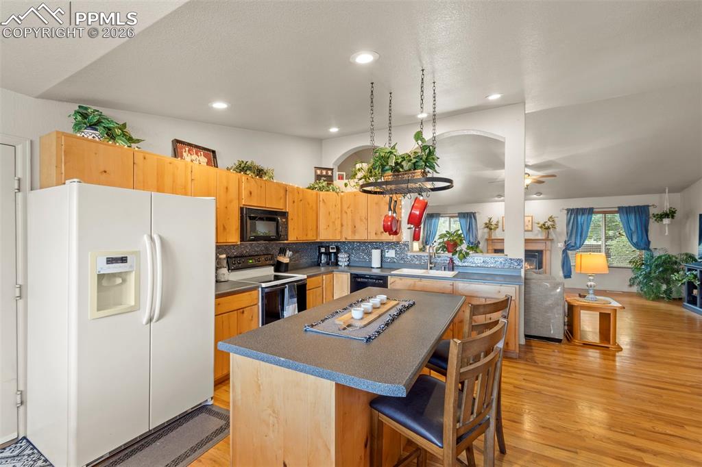 Image 9 of 36: Kitchen