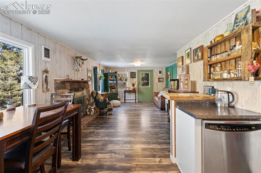 Image 8 of 22: Kitchen