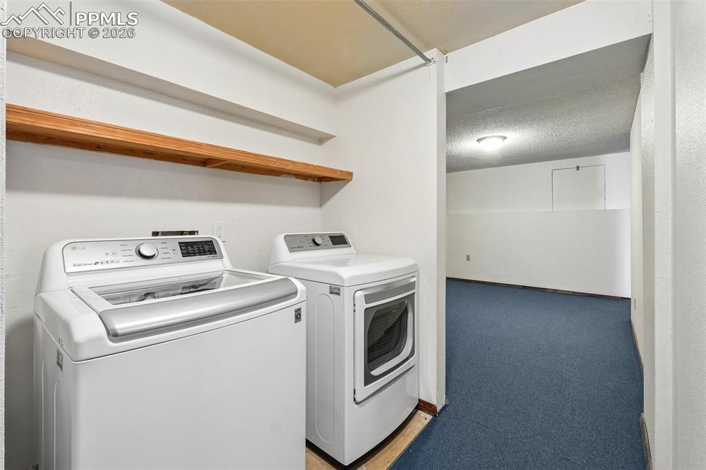 Image 21 of 28: Laundry
