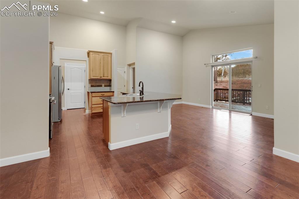 Image 10 of 42: Kitchen