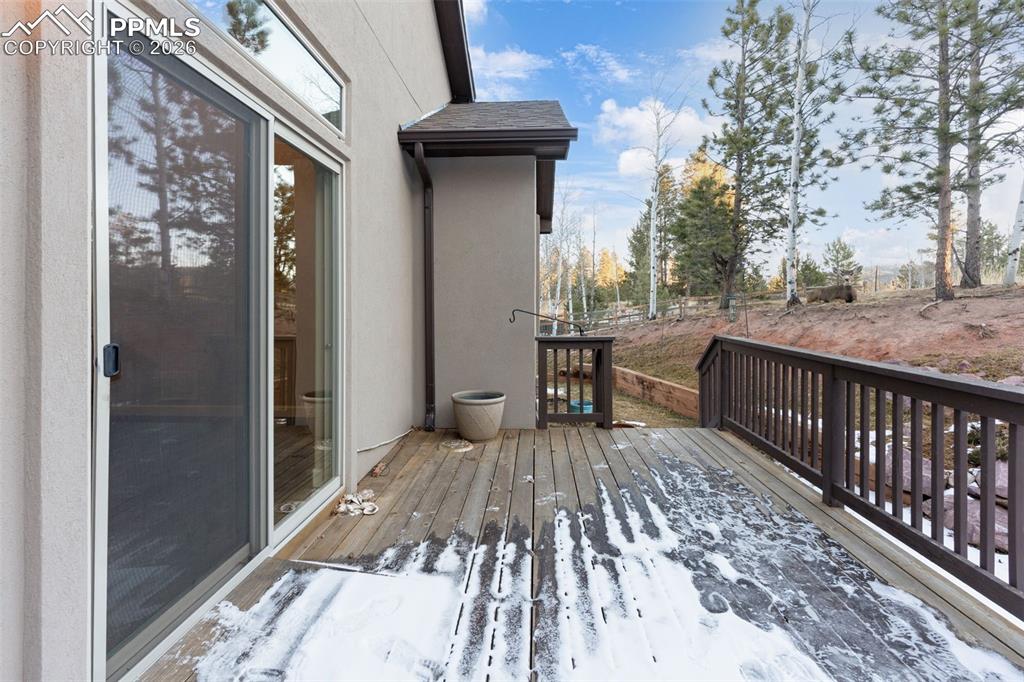 Image 39 of 42: Deck