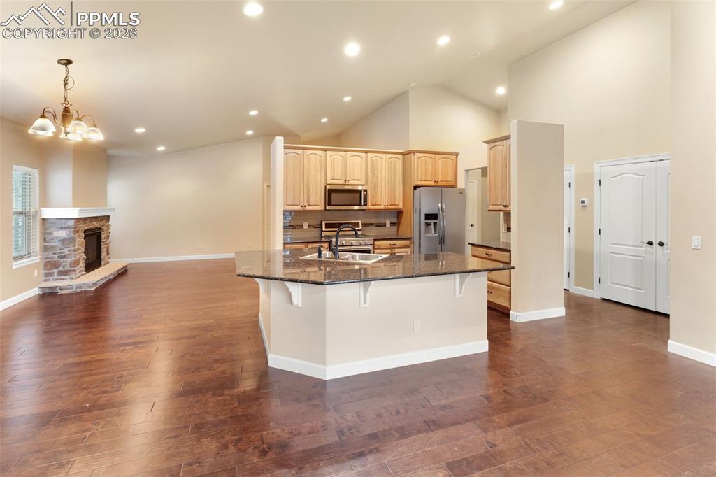 Image 4 of 42: Kitchen