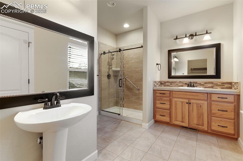 Image 5 of 42: Bathroom