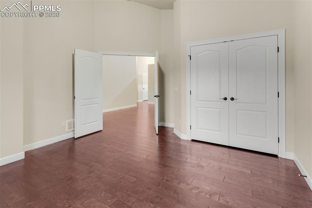 Image 8 of 42: Bedroom