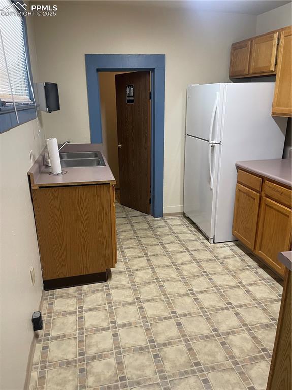 Image 14 of 39: Kitchen