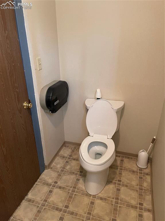 Image 16 of 39: Bathroom