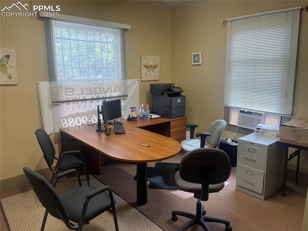 Image 27 of 39: Office Room