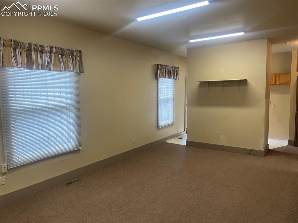 Image 28 of 39: Conference/Meeting Room