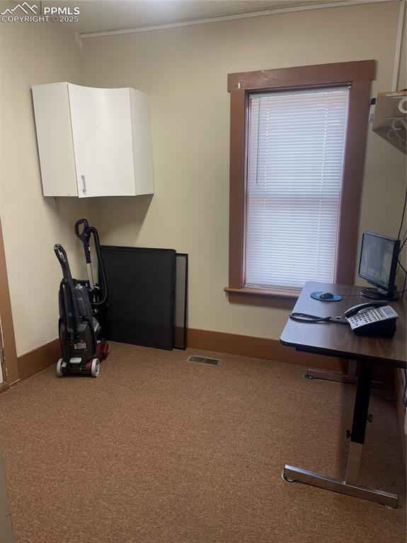 Image 36 of 39: Office Room