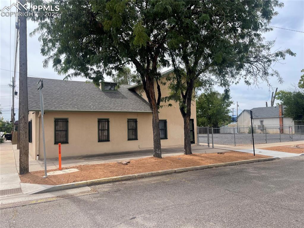 Image 4 of 39: Side of Structure