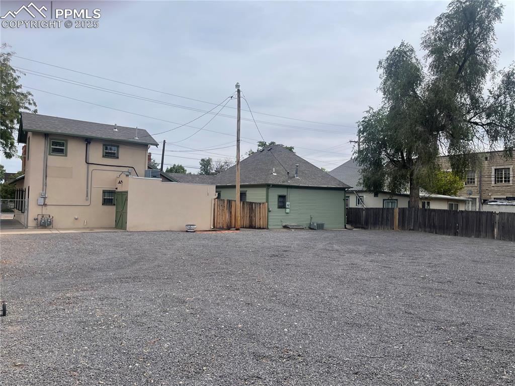 Image 7 of 39: Back of Structure