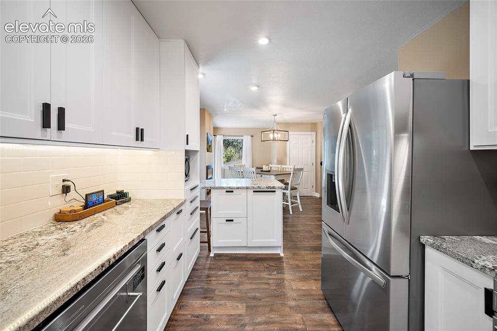 Image 11 of 50: Kitchen
